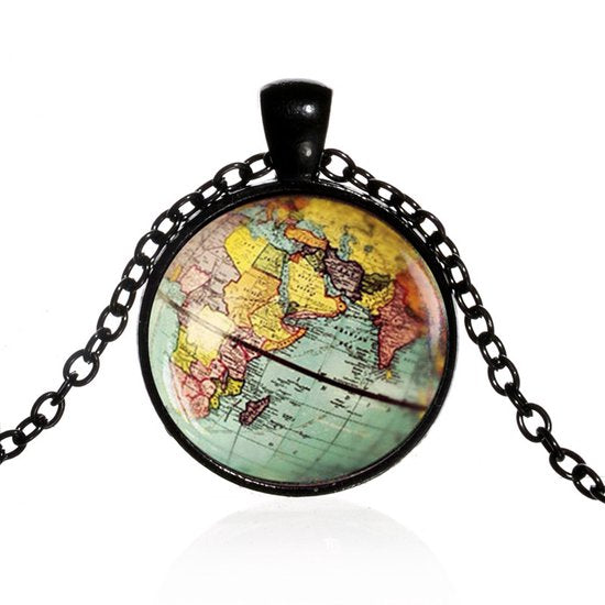 Bixorp Travel - Zwarte ketting met de Aarde / Wereldbol - Prachtige Zwart gekleurde ketting met Wereldkaart